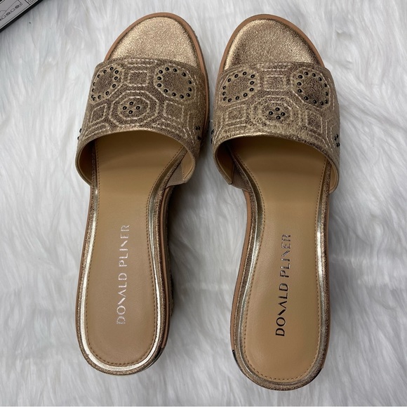 🆕 Donald J Pliner Indie Wedge Sandals - Light Bronze Suede - Picture 3 of 14